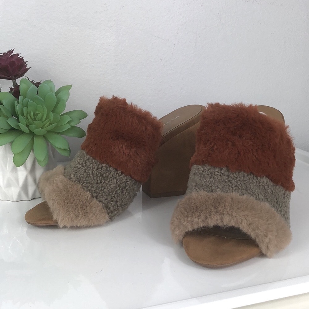 Treasure & Bond Fuzzy Striped Block Heel Mule 7
